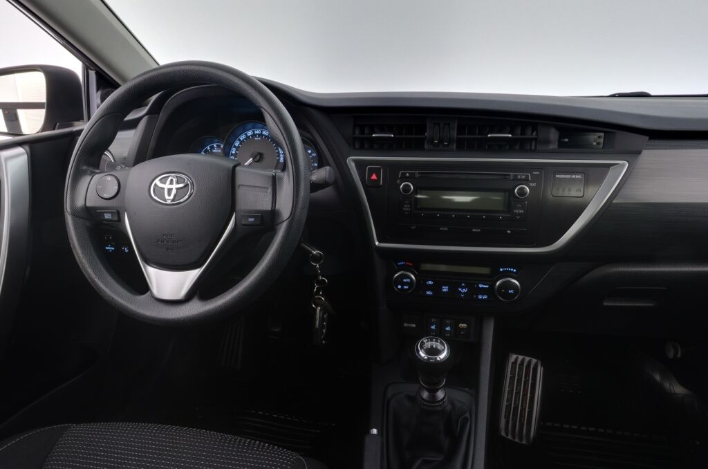 Toyota Auris 2015 Ruskea (beige)