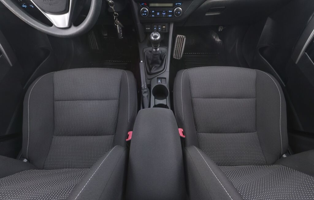 Toyota Auris 2015 Ruskea (beige)