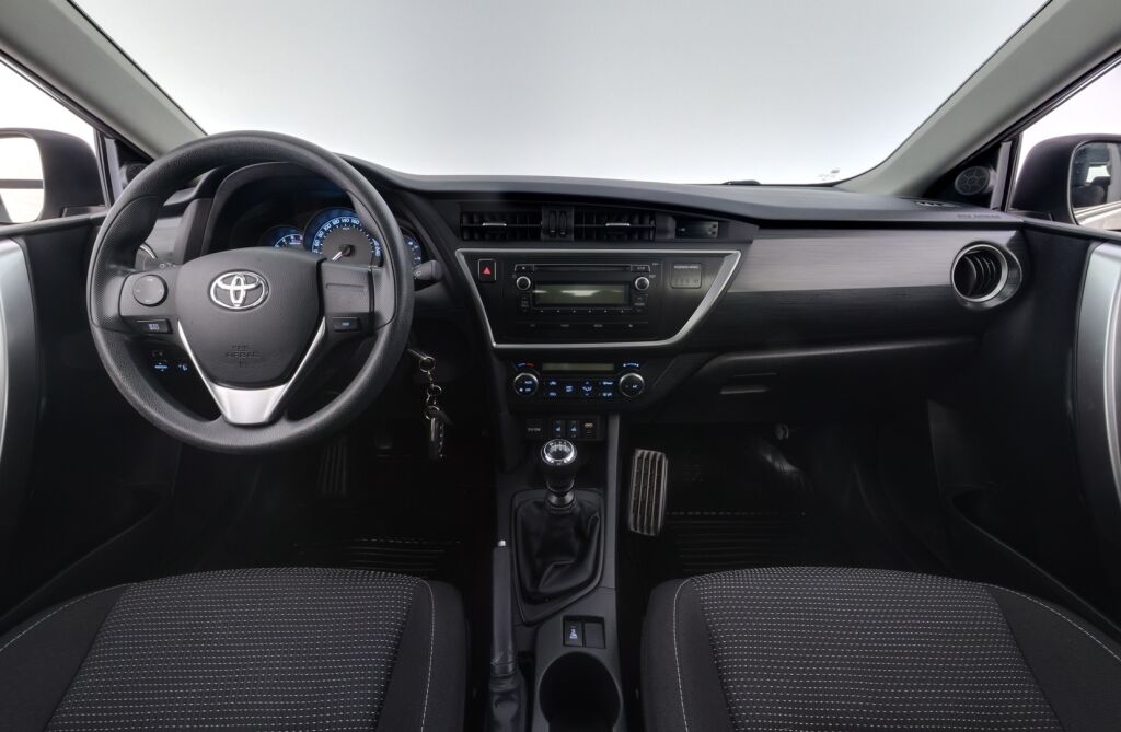 Toyota Auris 2015 Ruskea (beige)