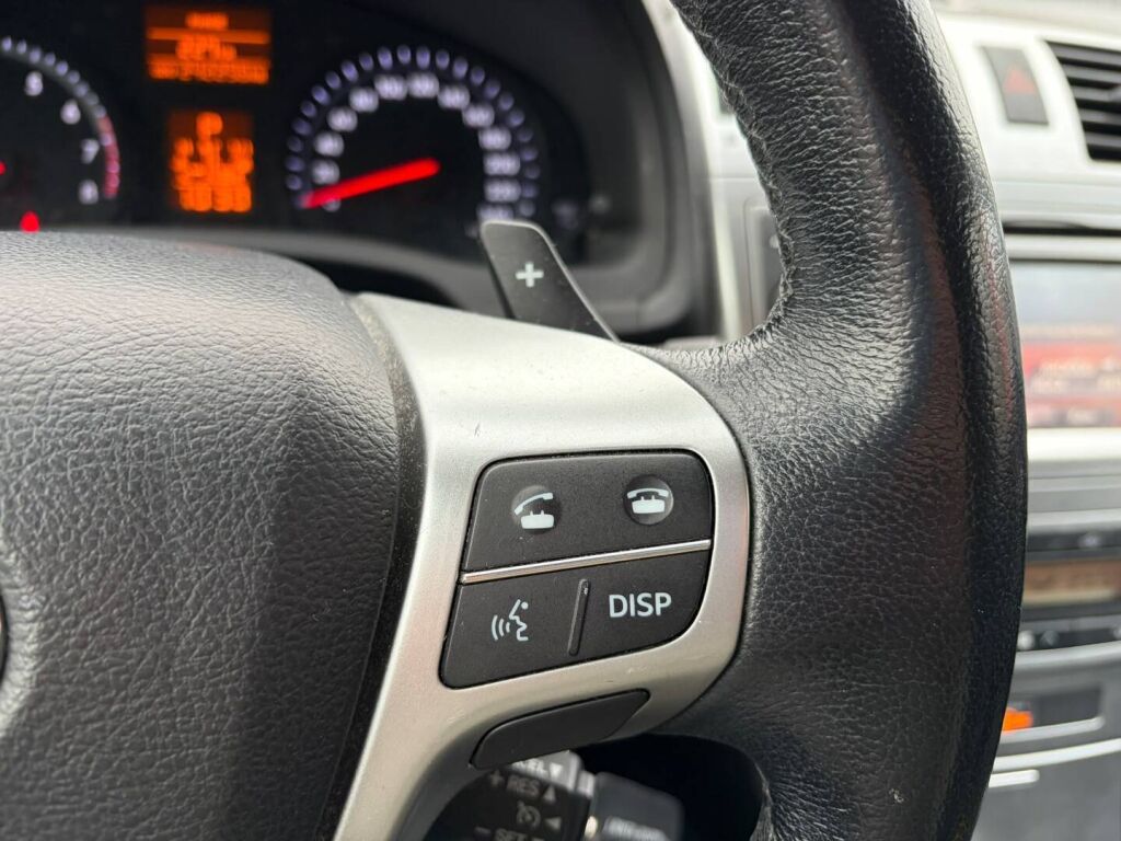 Toyota Avensis 2015 Harmaa