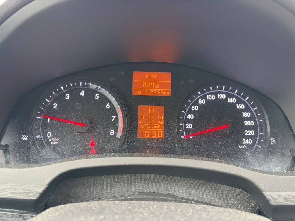 Toyota Avensis 2015 Harmaa