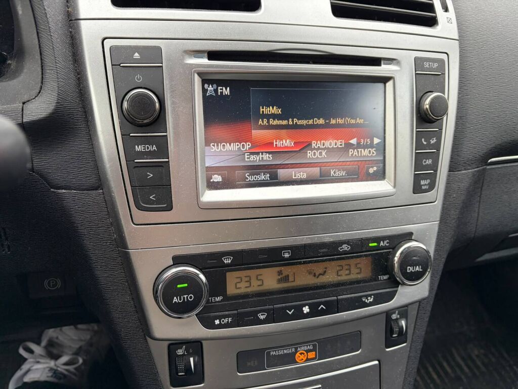 Toyota Avensis 2015 Harmaa