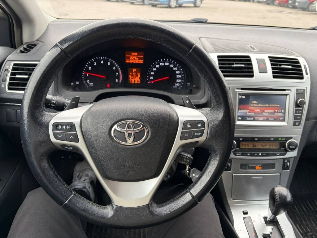 Toyota Avensis 2015 Harmaa
