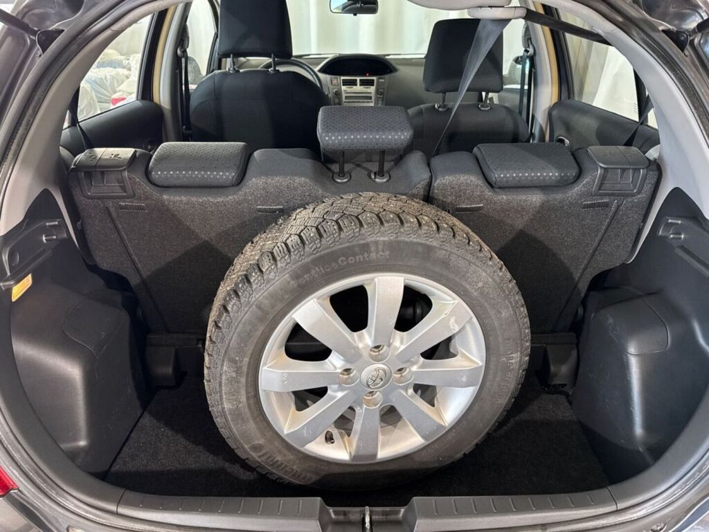 Toyota Yaris 2010 Harmaa