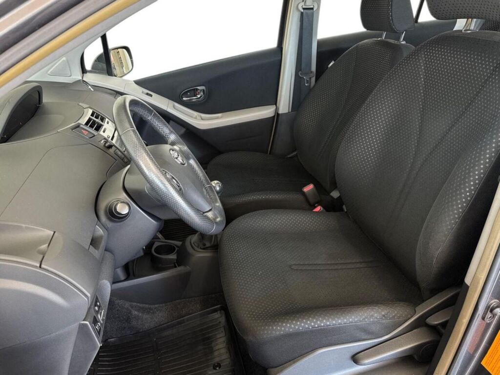 Toyota Yaris 2010 Harmaa