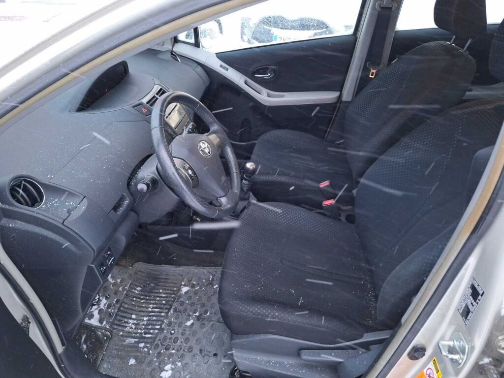 Toyota Yaris 2010 Hopea