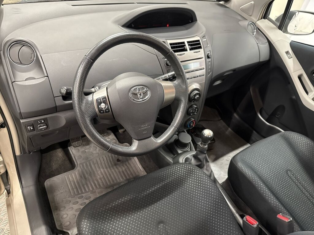 Toyota Yaris 2010 Hopea