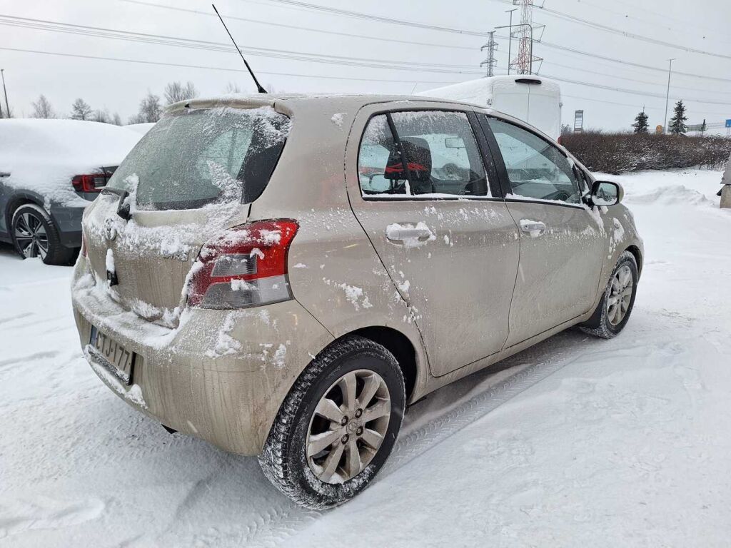 Toyota Yaris 2010 Hopea