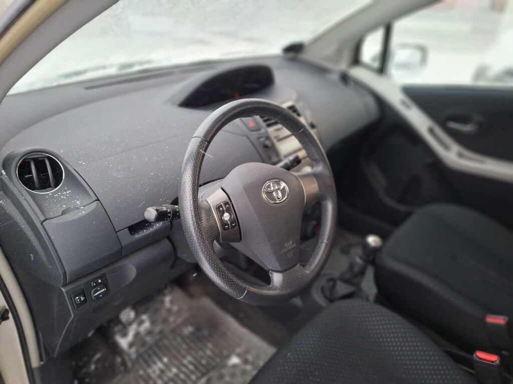 Toyota Yaris 2010 Hopea