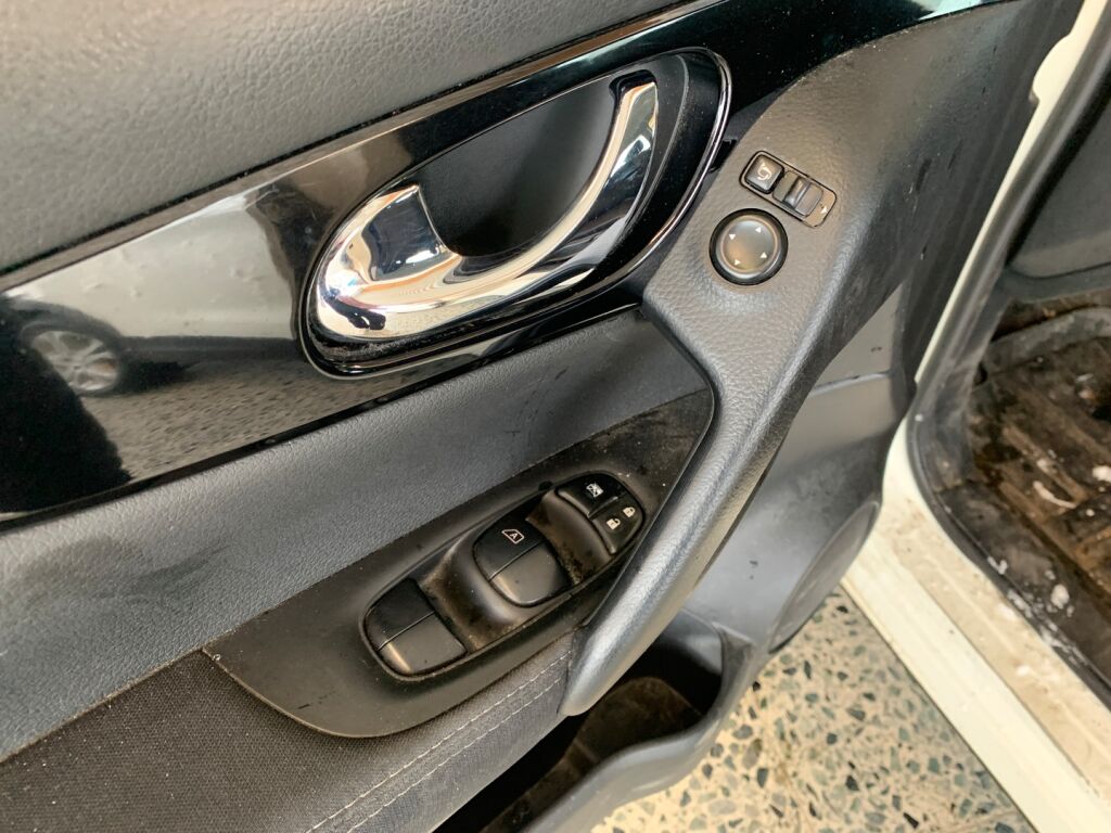 Nissan Qashqai 2015 Valkoinen