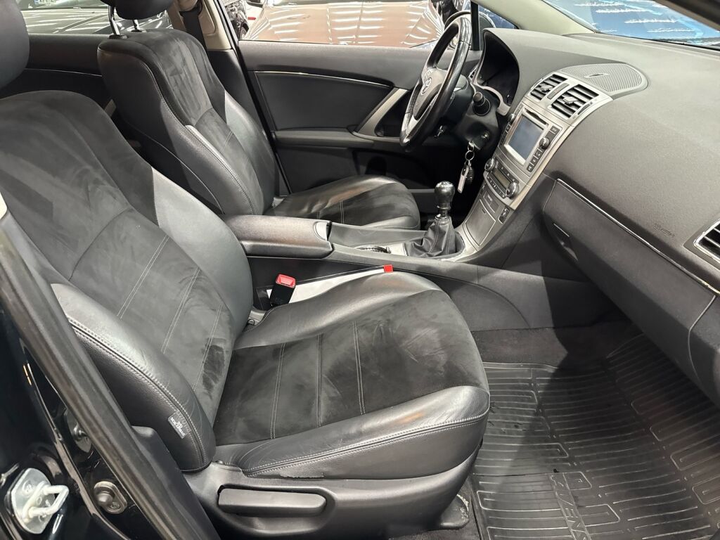 Toyota Avensis 2015 Harmaa
