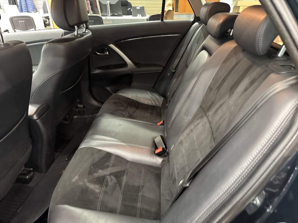 Toyota Avensis 2015 Harmaa