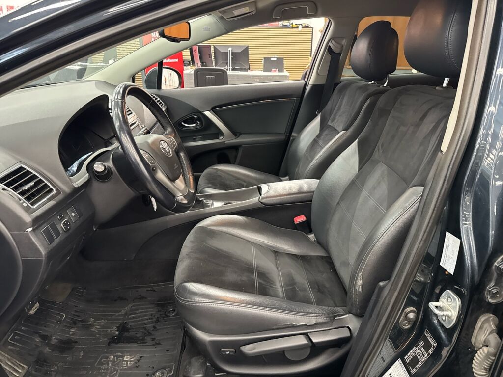 Toyota Avensis 2015 Harmaa