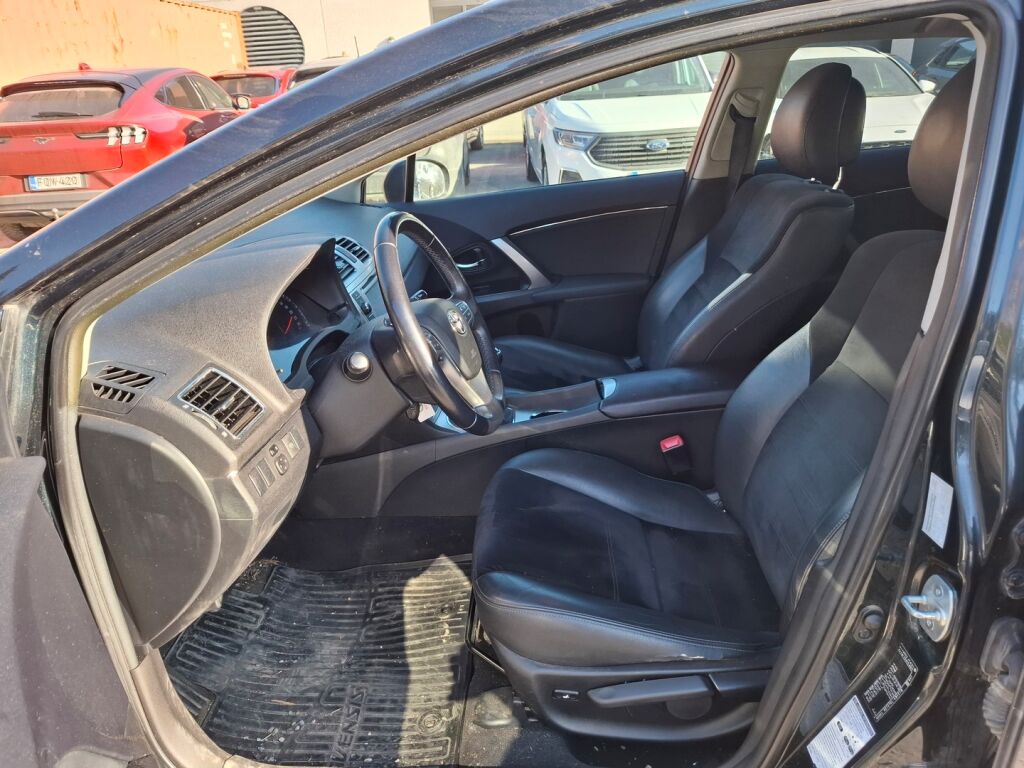 Toyota Avensis 2015 Harmaa