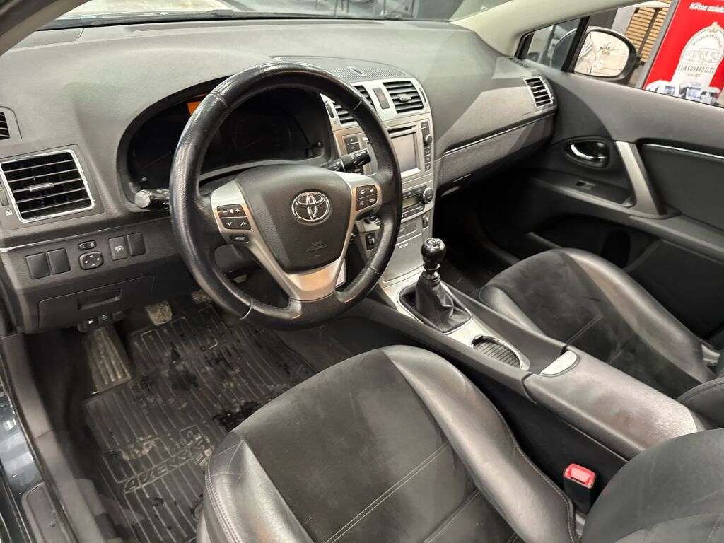 Toyota Avensis 2015 Harmaa