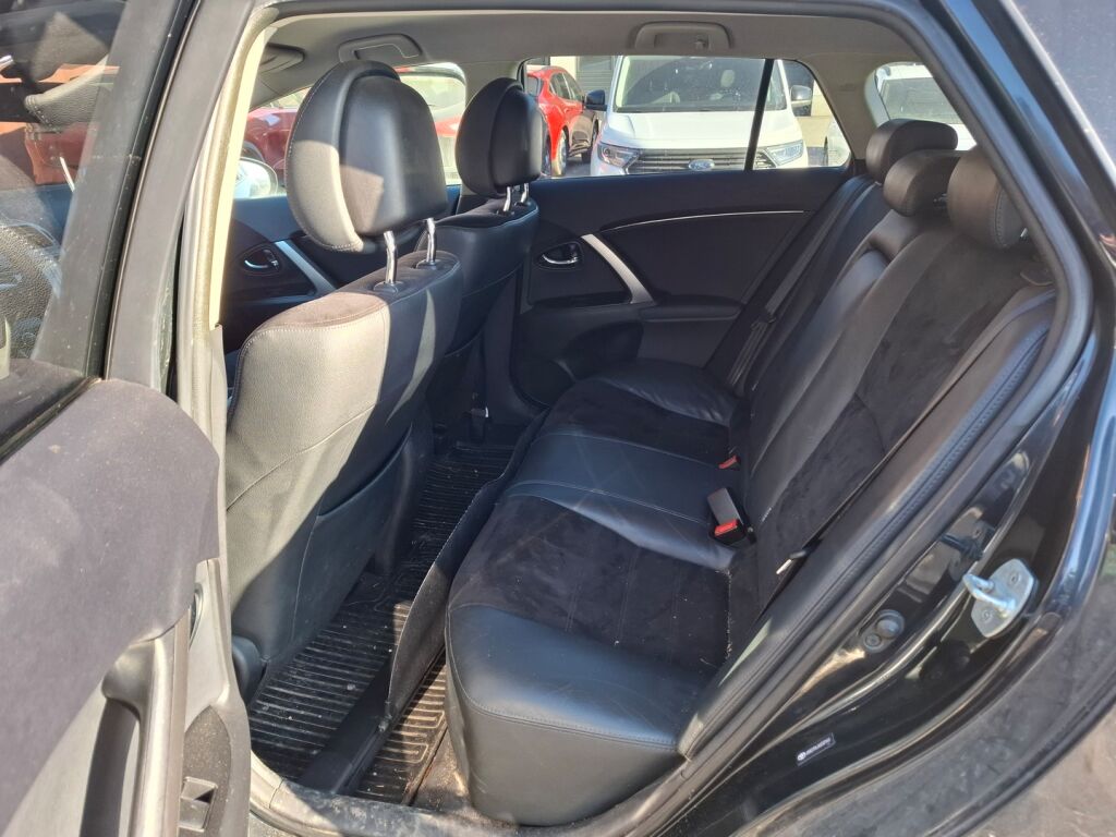 Toyota Avensis 2015 Harmaa