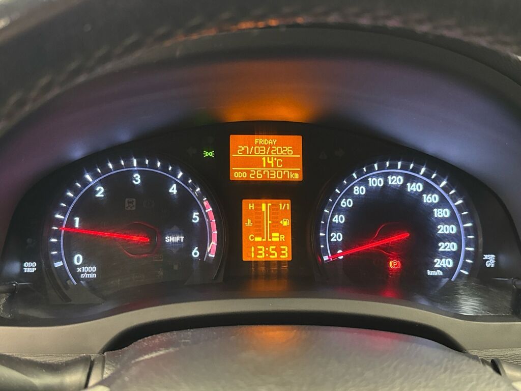 Toyota Avensis 2015 Harmaa