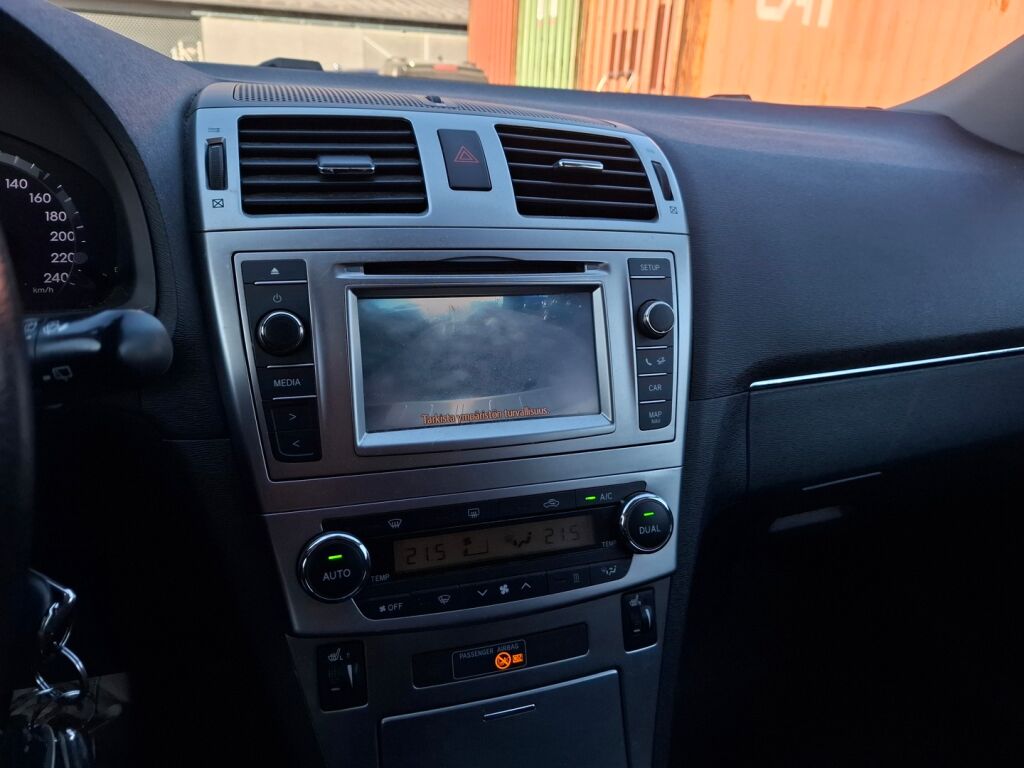 Toyota Avensis 2015 Harmaa