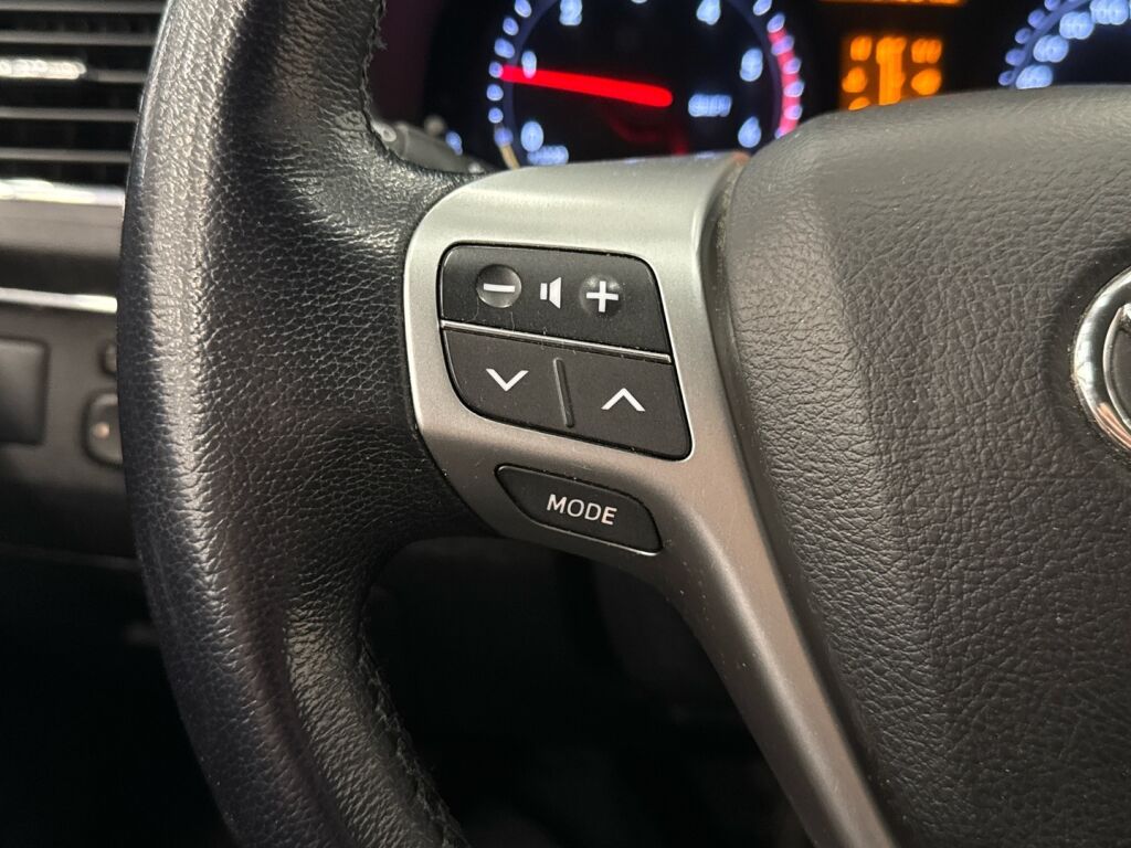 Toyota Avensis 2015 Harmaa