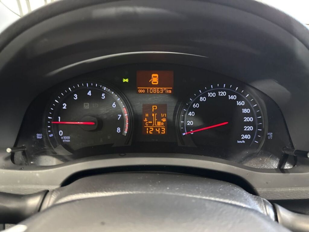 Toyota Avensis 2015 Ruskea (beige)