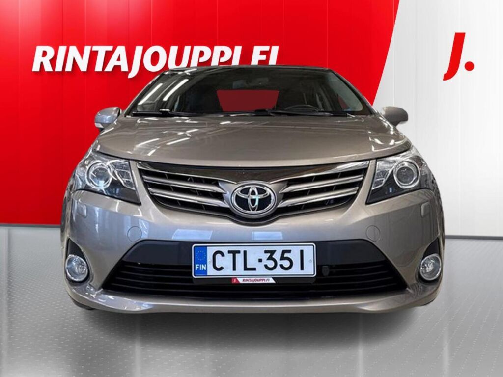 Toyota Avensis 2015 Ruskea (beige)