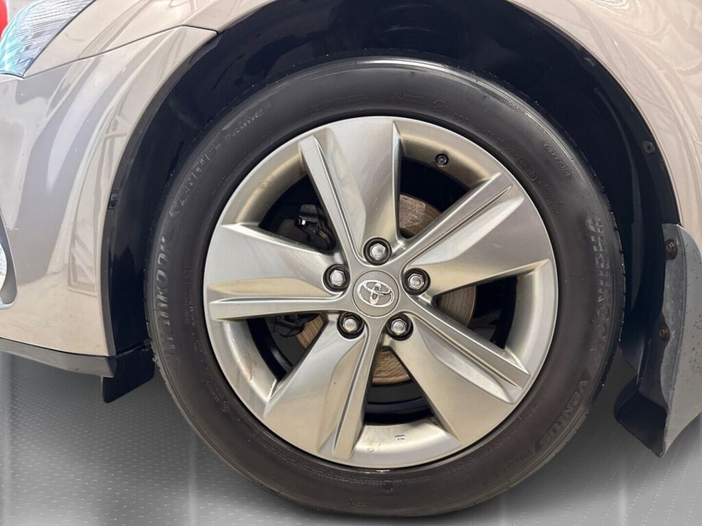 Toyota Avensis 2015 Ruskea (beige)
