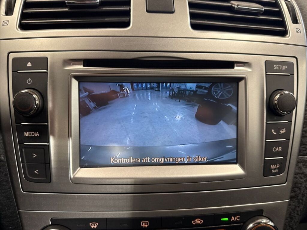 Toyota Avensis 2015 Ruskea (beige)