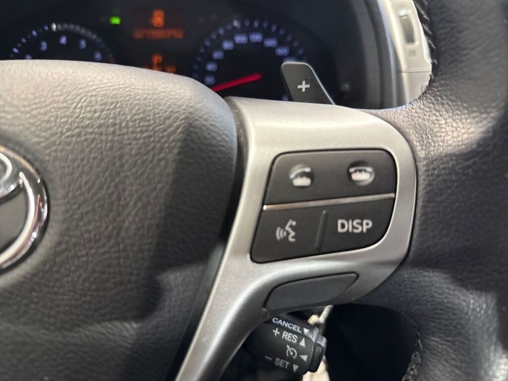 Toyota Avensis 2015 Ruskea (beige)