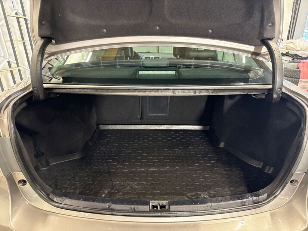 Toyota Avensis 2015 Ruskea (beige)