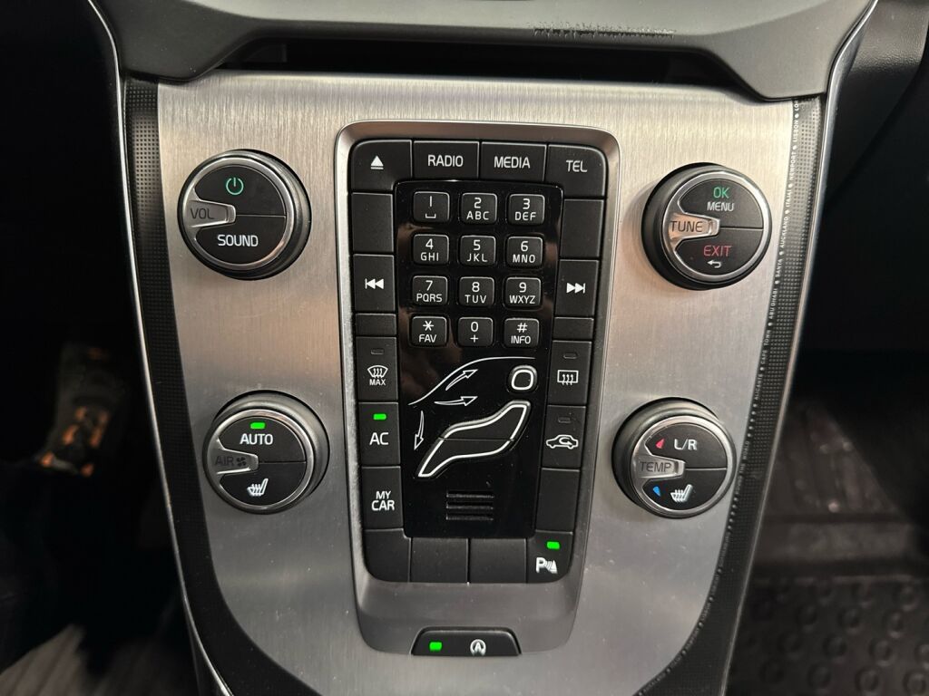 Volvo V40 2015 Musta