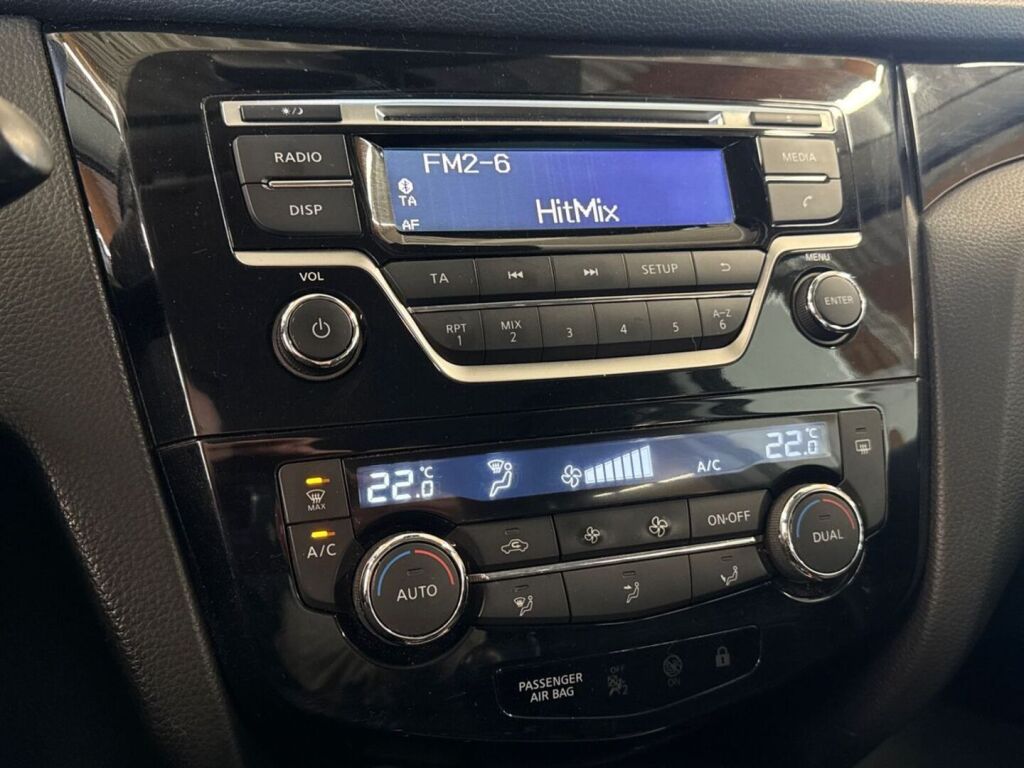 Nissan Qashqai 2015 Ruskea (beige)