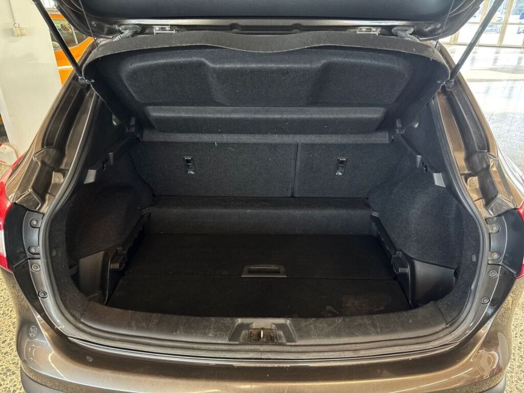 Nissan Qashqai 2015 Ruskea (beige)