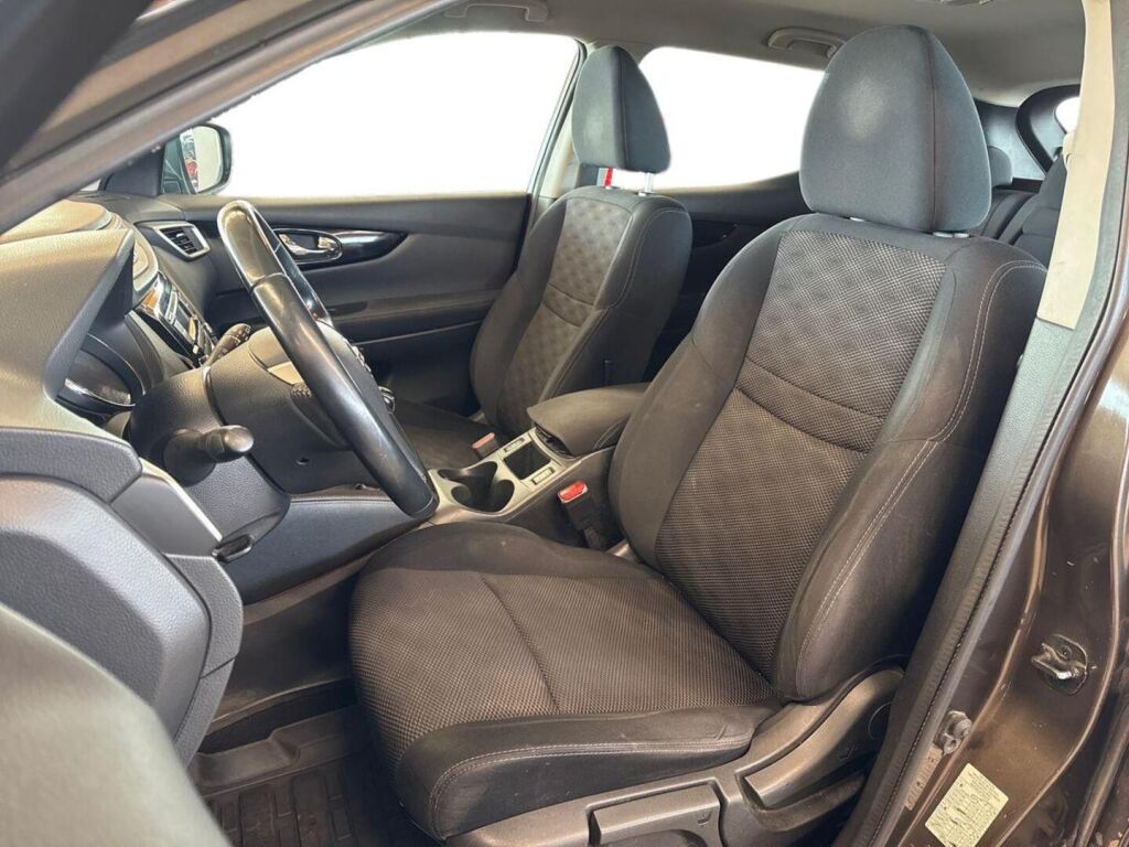 Nissan Qashqai 2015 Ruskea (beige)