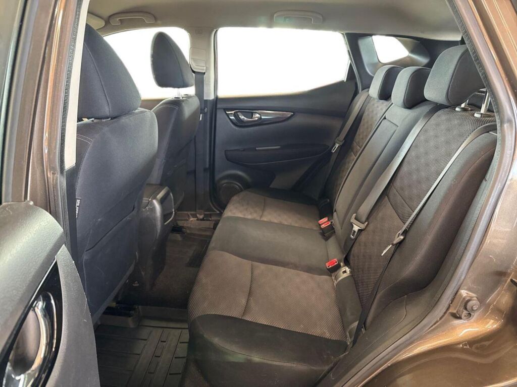 Nissan Qashqai 2015 Ruskea (beige)