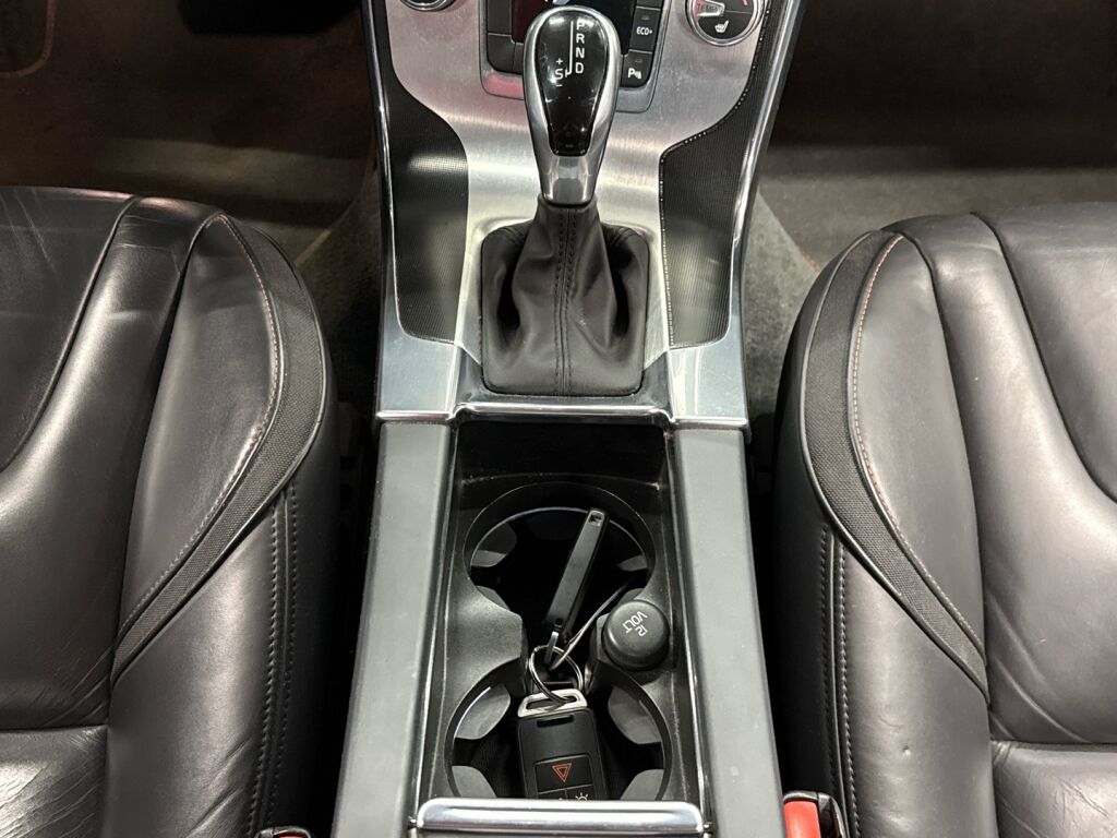 Volvo V60 2015 Valkoinen