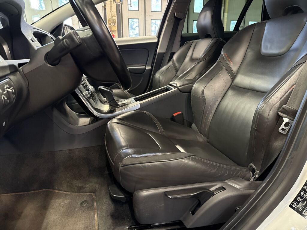 Volvo V60 2015 Valkoinen