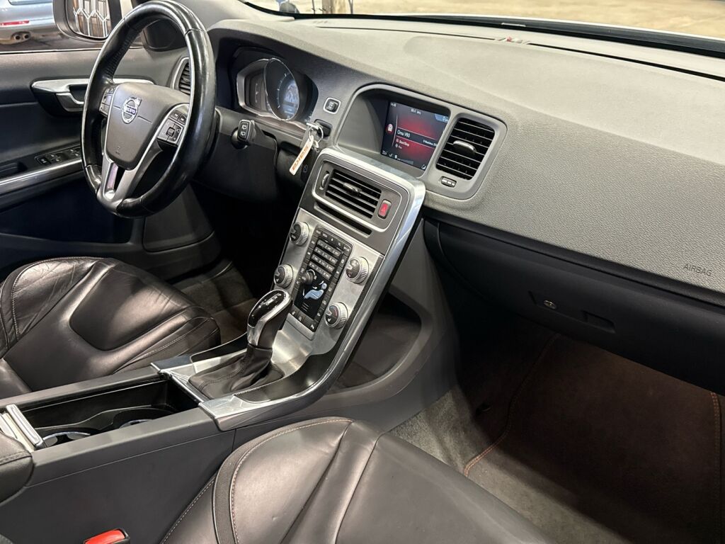 Volvo V60 2015 Valkoinen