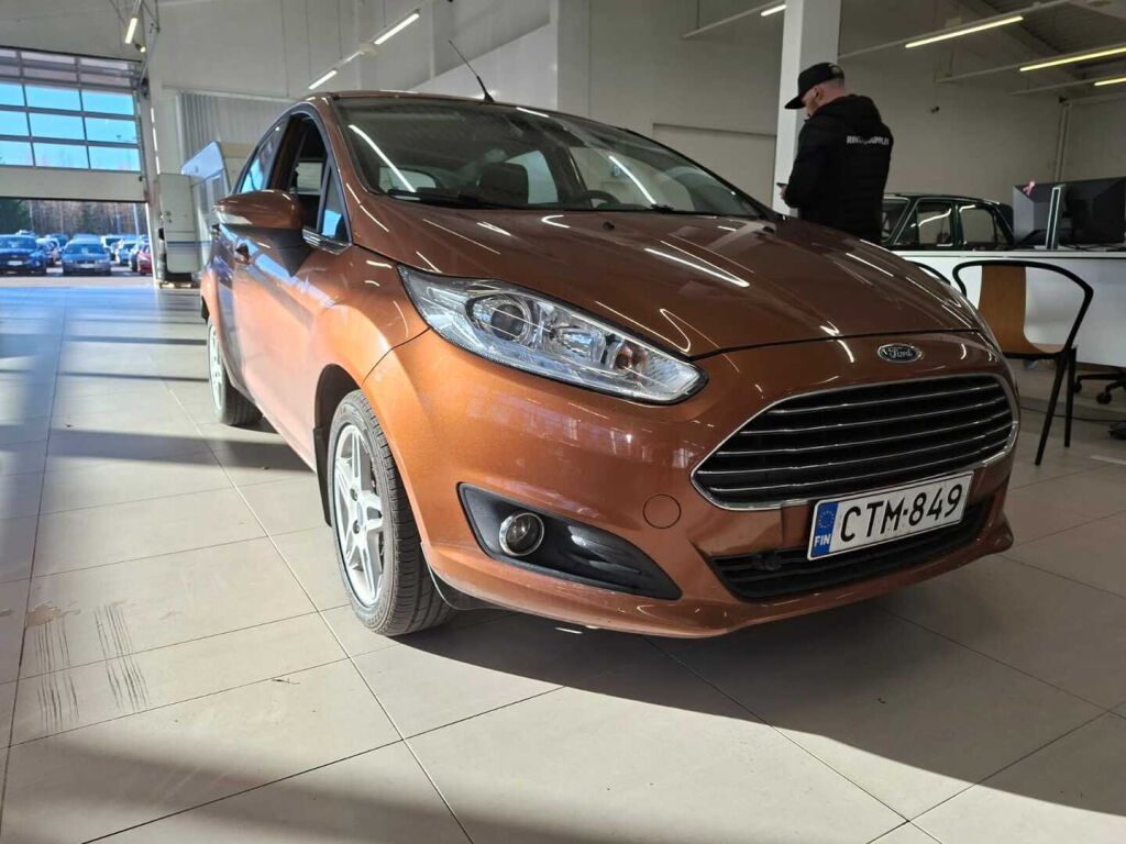 Ford Fiesta 2015 Ruskea (beige)