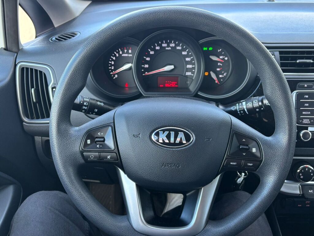 Kia Rio 2015 Valkoinen