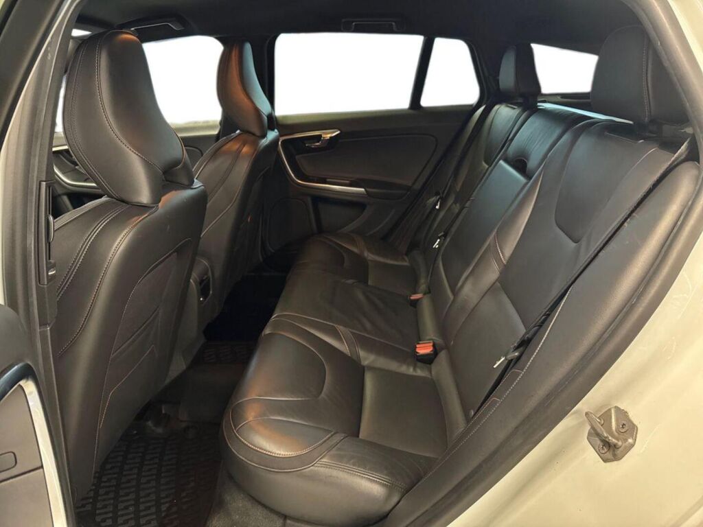 Volvo V60 2015 Valkoinen