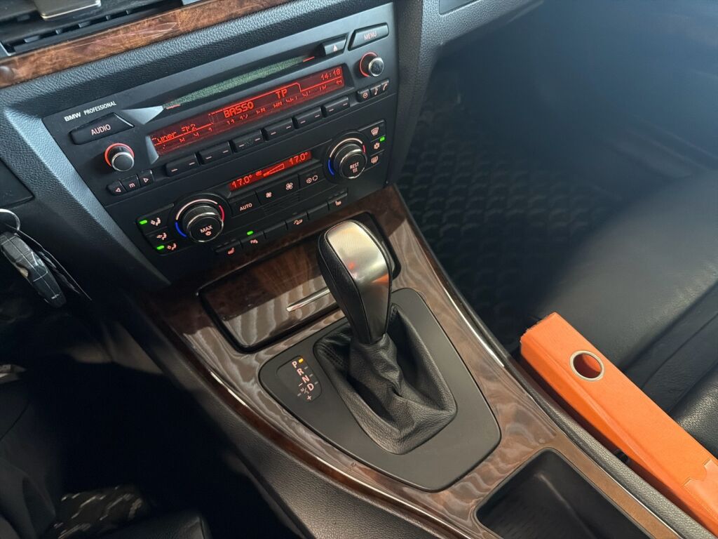 BMW 325 2007 Punainen