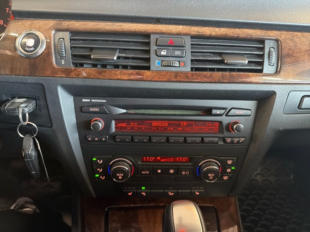 BMW 325 2007 Punainen