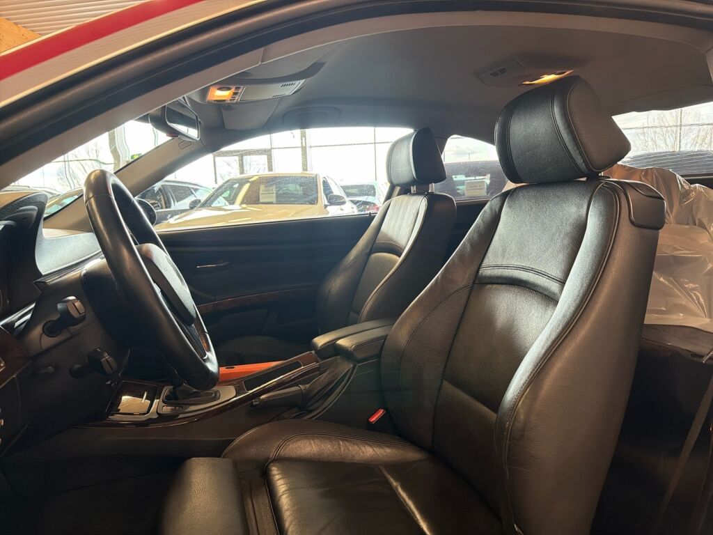 BMW 325 2007 Punainen