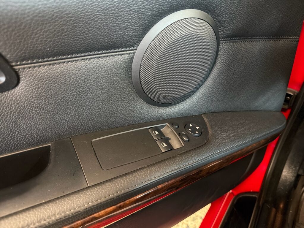 BMW 325 2007 Punainen