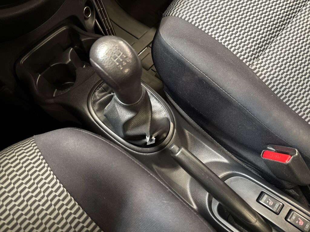 Nissan Micra 2015 Musta