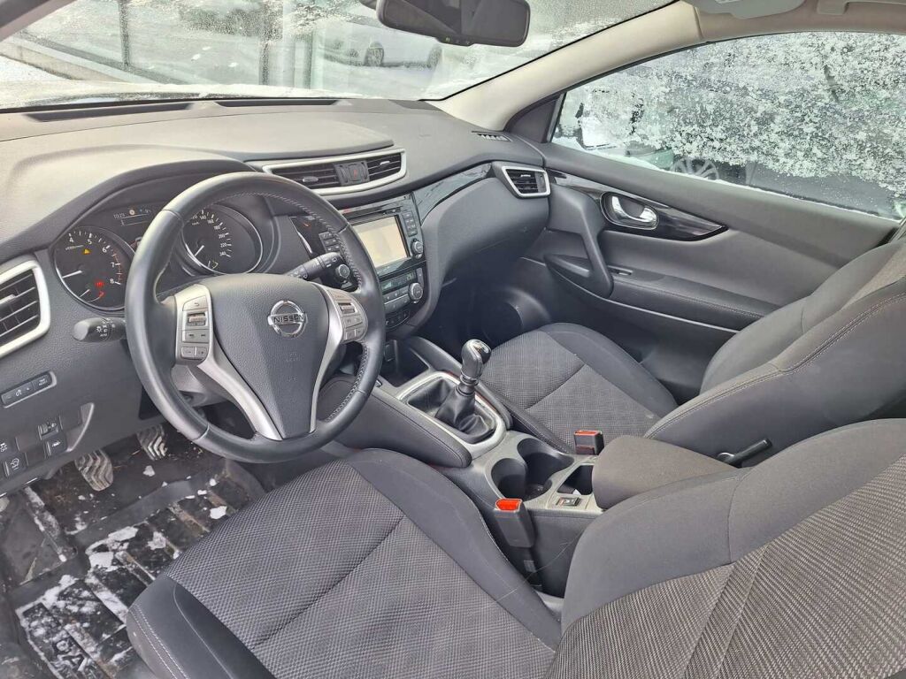 Nissan Qashqai 2015 Hopea