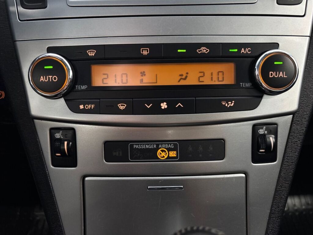 Toyota Avensis 2015 Hopea