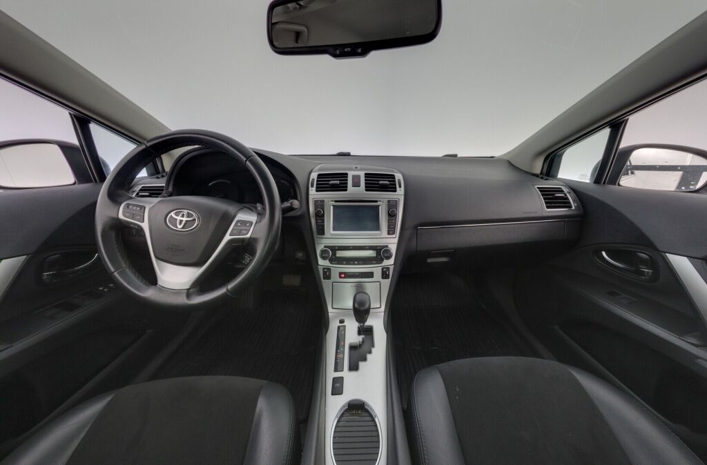 Toyota Avensis 2015 Hopea