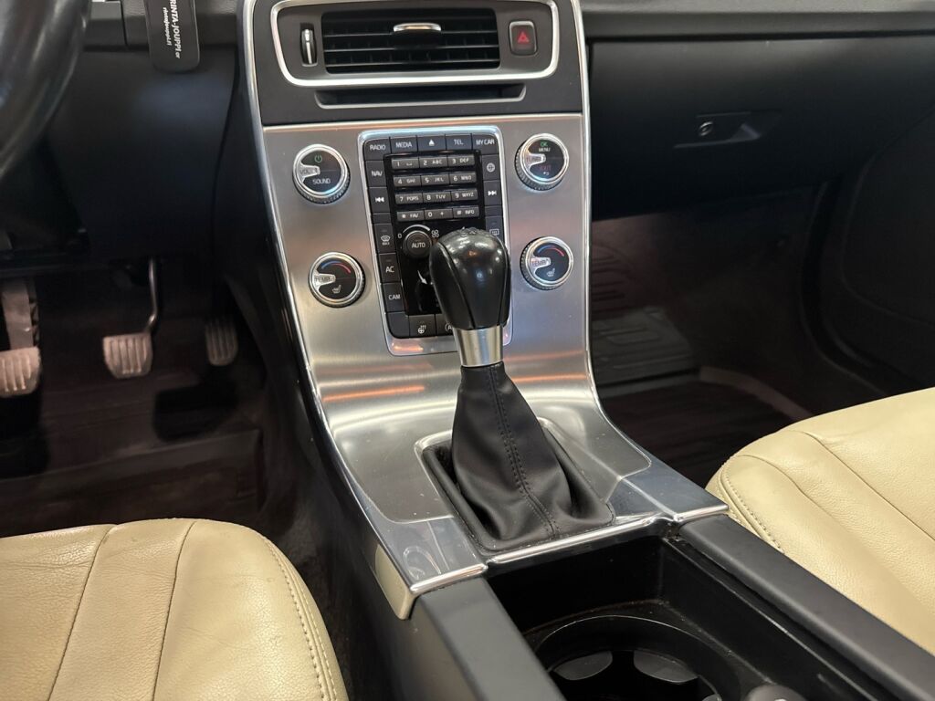 Volvo S60 2015 Harmaa