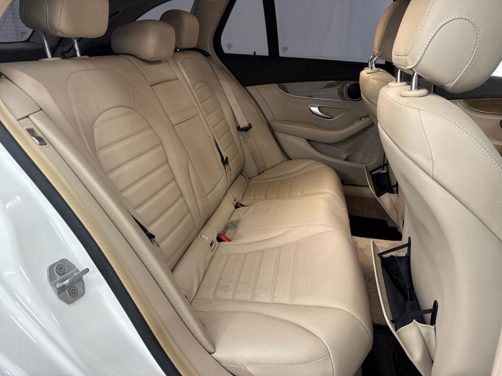 Mercedes-Benz C 2015 Valkoinen